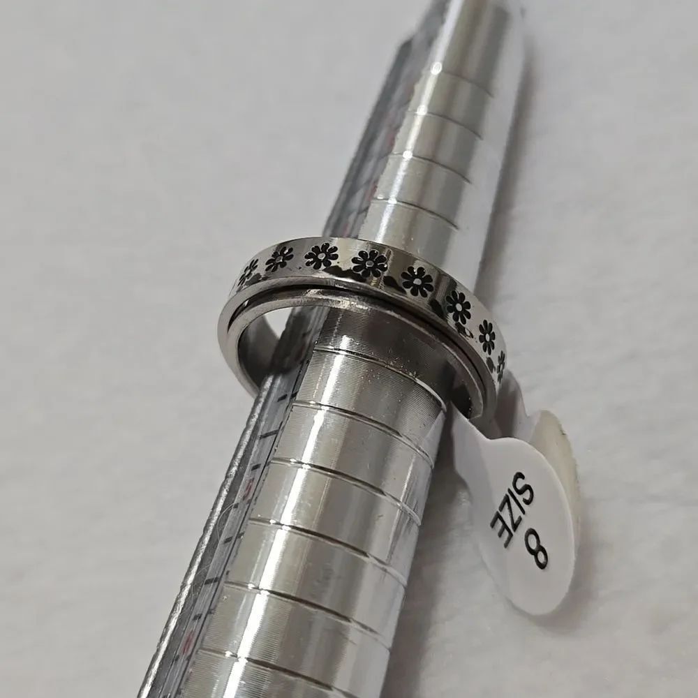 SilverāFloralāPatternāRing - Picture 2 of 4